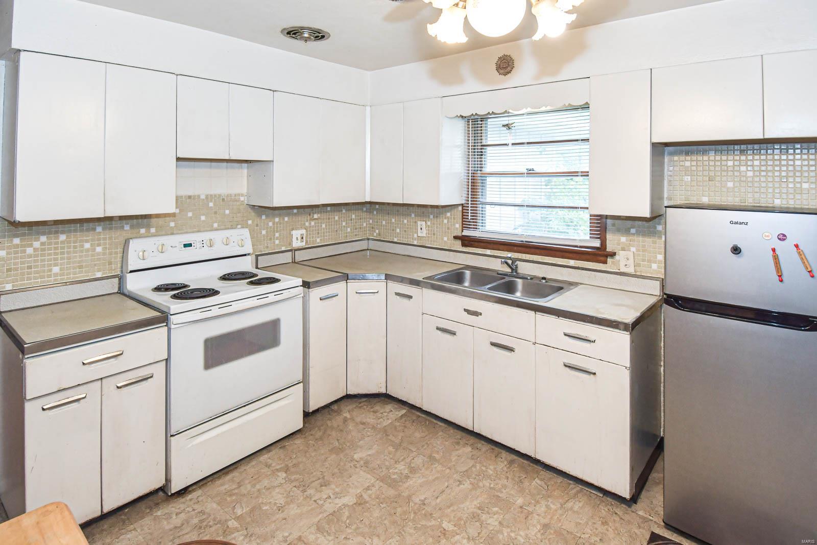 634 Chambers Road Ferguson, MO 63135 - Photo 10 of 40