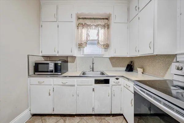 $220,000 | 715 Highland Avenue Southeast, Roanoke, VA 24013