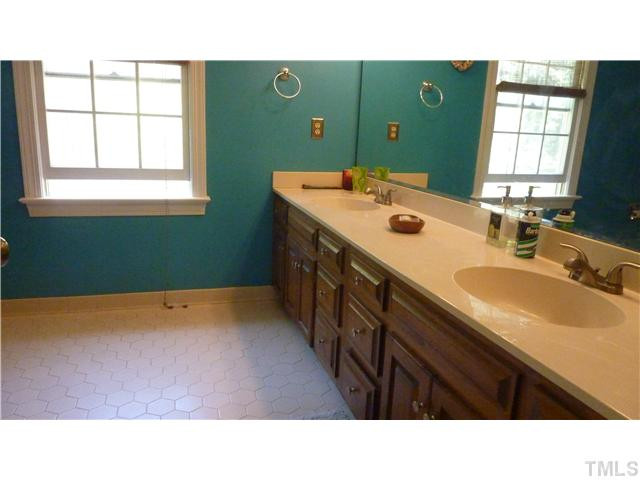 10621 Soma Court Raleigh, NC 27613 - Photo 12 of 20 Master Bath/Spa