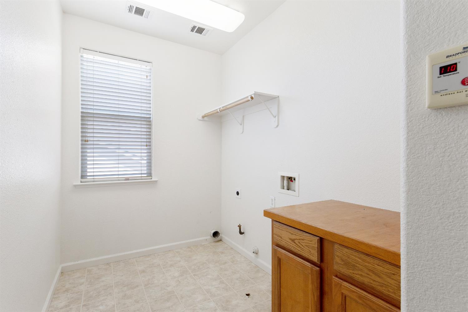 494 Cambridge Drive Reedley, CA 93654 - Photo 34 of 40 Gallery Image 34