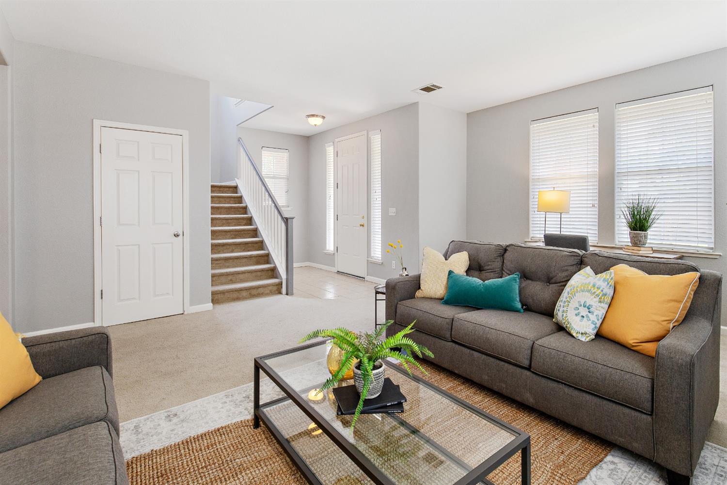 494 Cambridge Drive Reedley, CA 93654 - Photo 5 of 40 Gallery Image 5