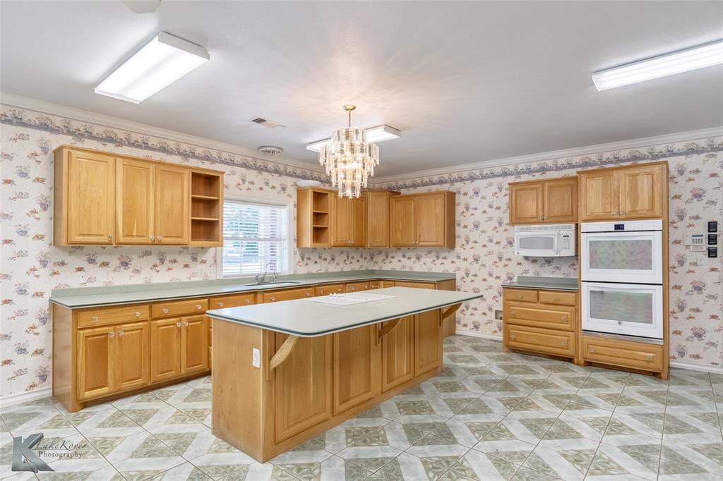 13063 Rainey Ridge Lane Abilene, TX 79602 - Photo 21 of 40 a spacious bathroom with a tub double sink and a mirror