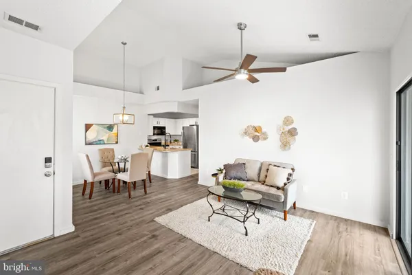 $364,900 | 11731 Summerchase Circle, Unit 1731E, Reston, VA 20194