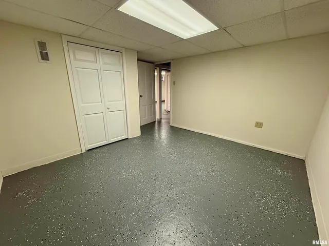 an empty room with a empty space