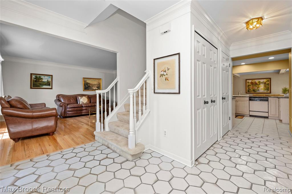 31223 Country Ridge Circle Farmington Hills, MI 48331 - Photo 7 of 62