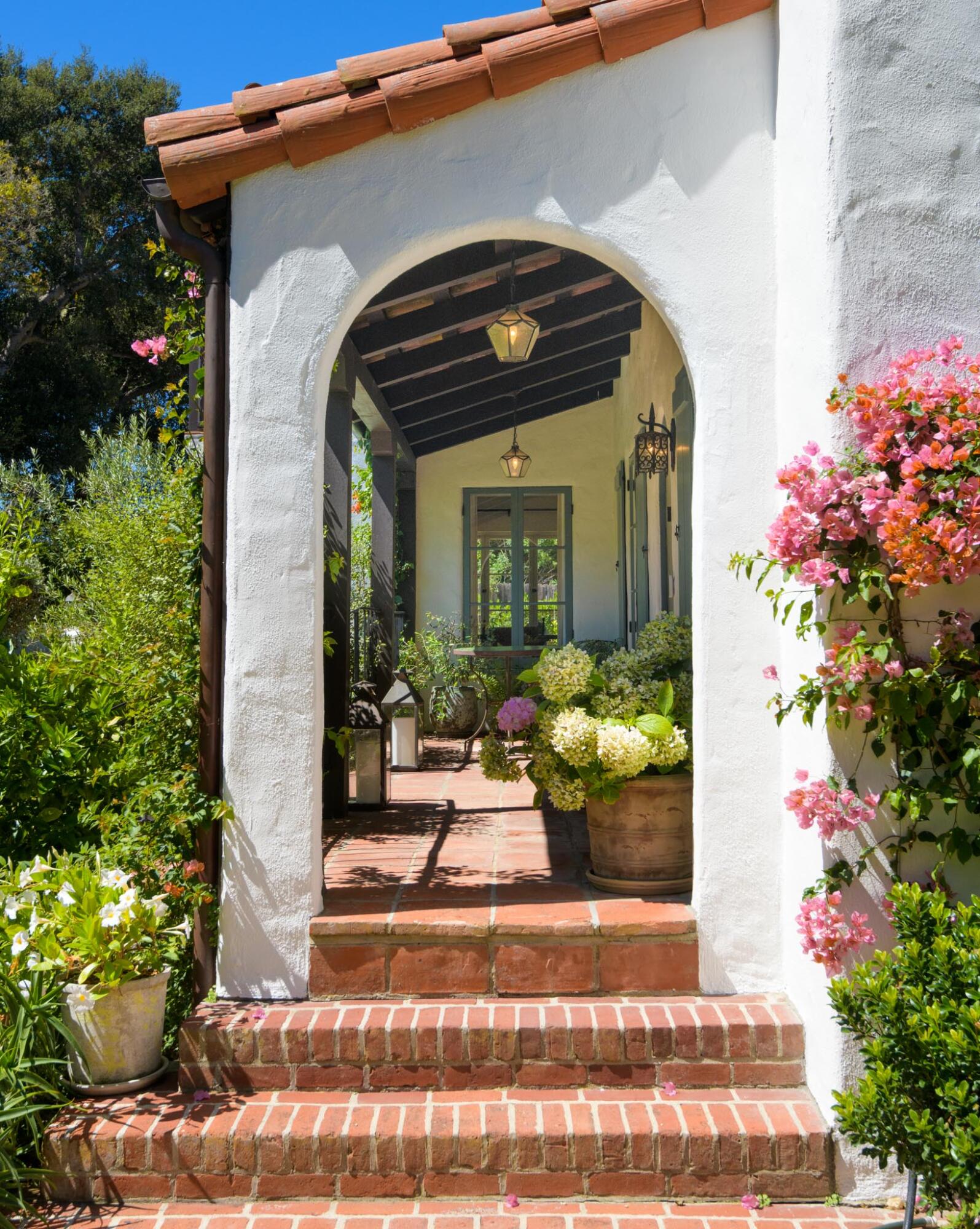 1530 Lingate Lane Montecito, CA 93108 - Photo 20 of 23 a front view of a house