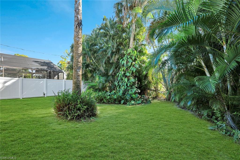 812 102nd Avenue North Naples, FL 34108 - Photo 26 of 44 Private backyard / Room for a pool