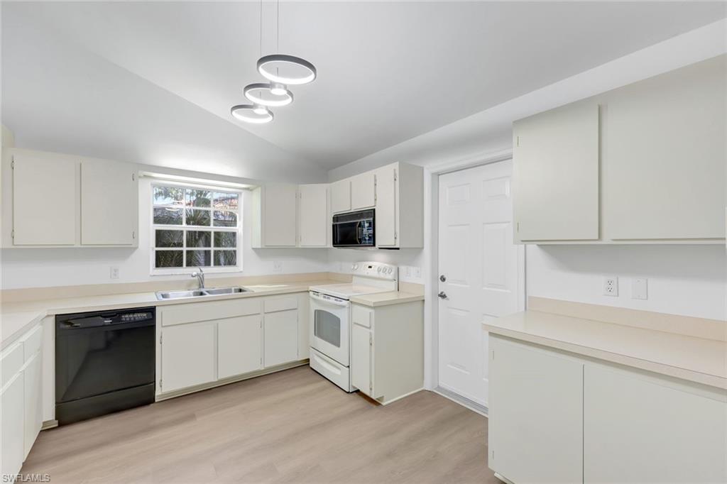 812 102nd Avenue North Naples, FL 34108 - Photo 6 of 44