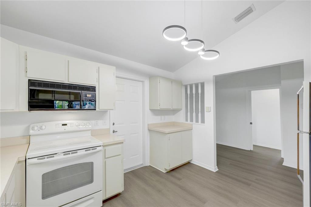 812 102nd Avenue North Naples, FL 34108 - Photo 7 of 44