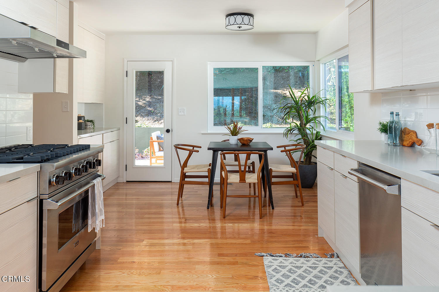 295 Malcolm Drive Pasadena, CA 91105 - Photo 14 of 37 Eating area in Kitchen