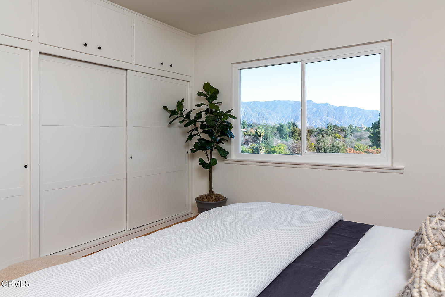 295 Malcolm Drive Pasadena, CA 91105 - Photo 26 of 37 Front Bedroom 1