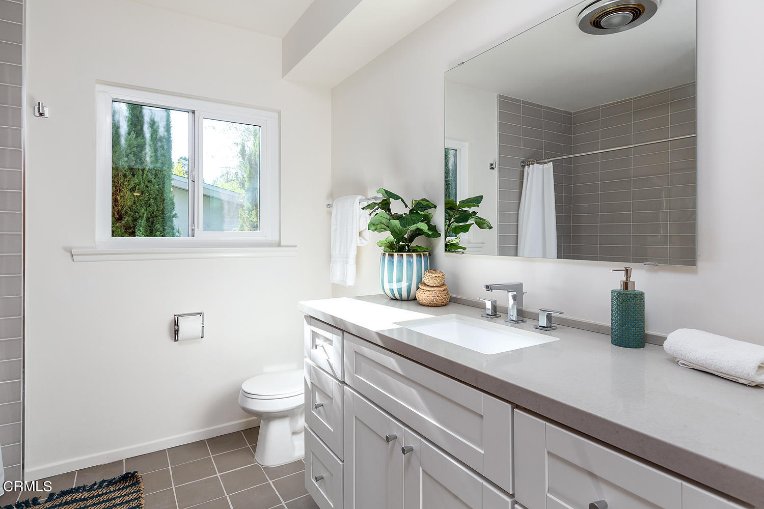 295 Malcolm Drive Pasadena, CA 91105 - Photo 27 of 37 Main Hall Bathroom 1