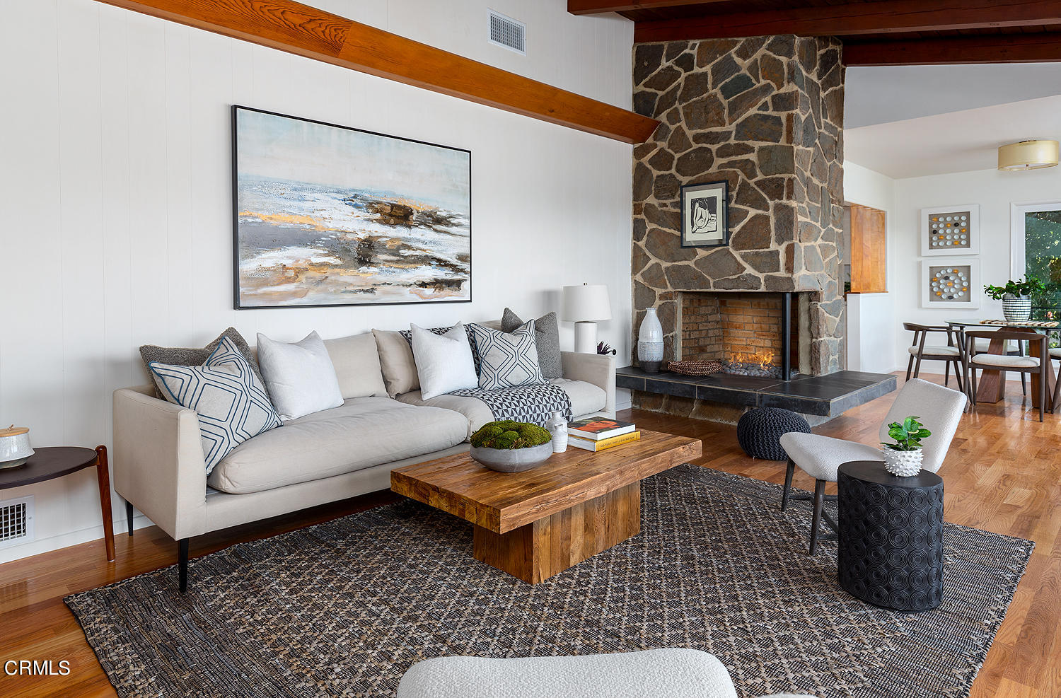 295 Malcolm Drive Pasadena, CA 91105 - Photo 4 of 37 Living Room