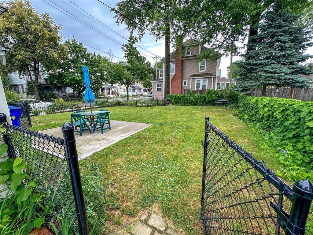 573 White Street Springfield, MA 01108 - Photo 5 of 39