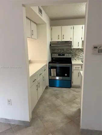 $2,300 | 20760 Northeast 4th Court, Unit 207, Miami, FL 33179