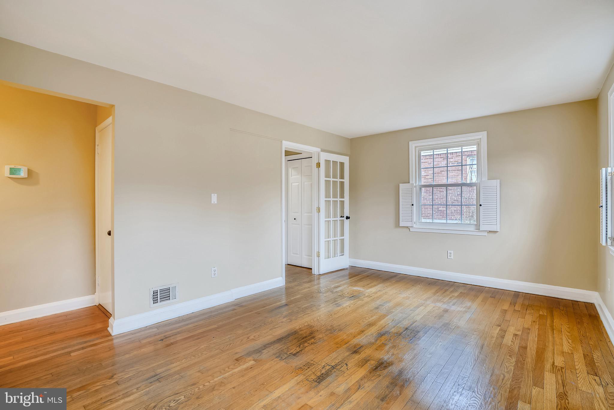 1912 Fairbank Road Baltimore, MD 21209 - Photo 2 of 36 Living Room