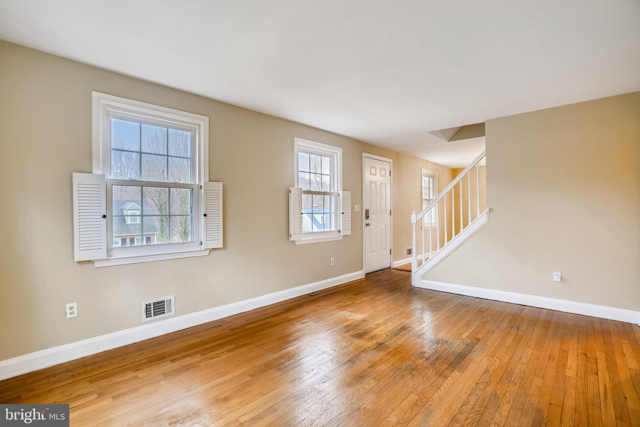 1912 Fairbank Road Baltimore, MD 21209 - Photo 3 of 36 Living Room