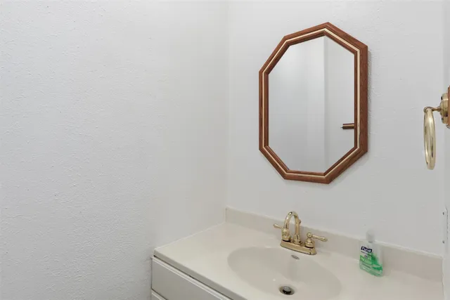 $385,000 | 614 Tallow Drive, Conroe, TX 77385