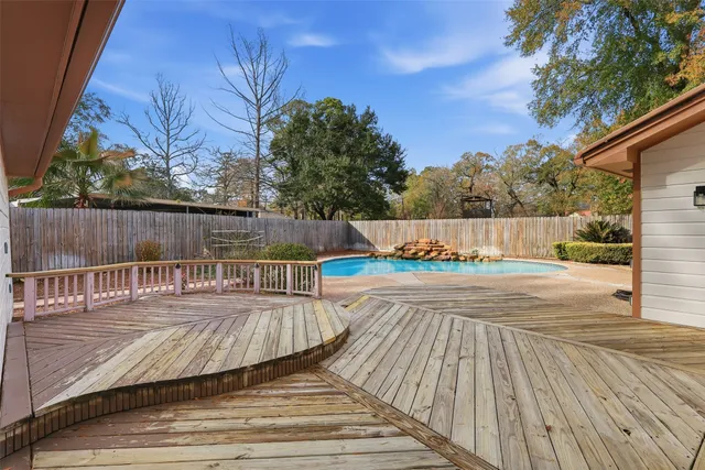 $385,000 | 614 Tallow Drive, Conroe, TX 77385