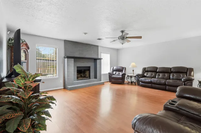 $385,000 | 614 Tallow Drive, Conroe, TX 77385