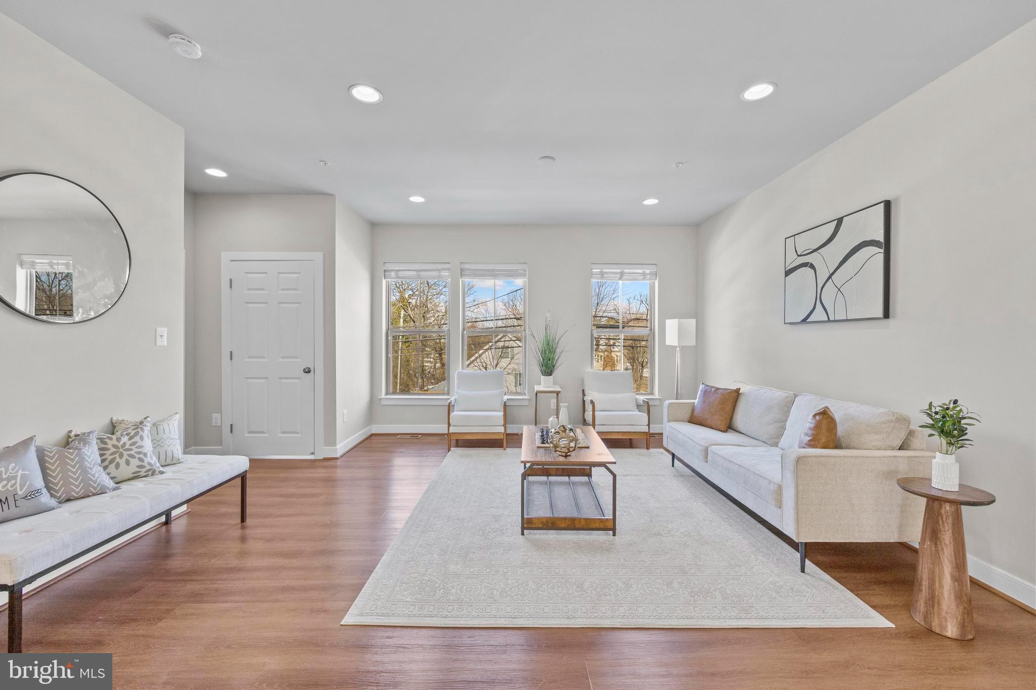 14247 Travilah Road Rockville, MD 20850 - Photo 12 of 100 Living Room