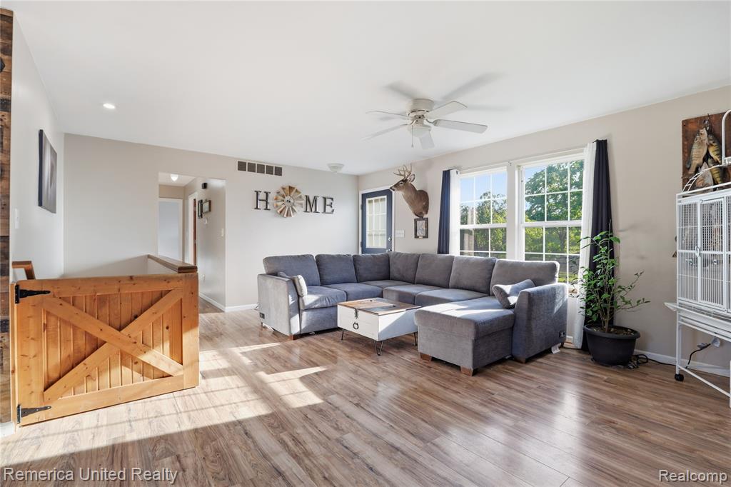15489 Bird Road Linden, MI 48451 - Photo 5 of 42