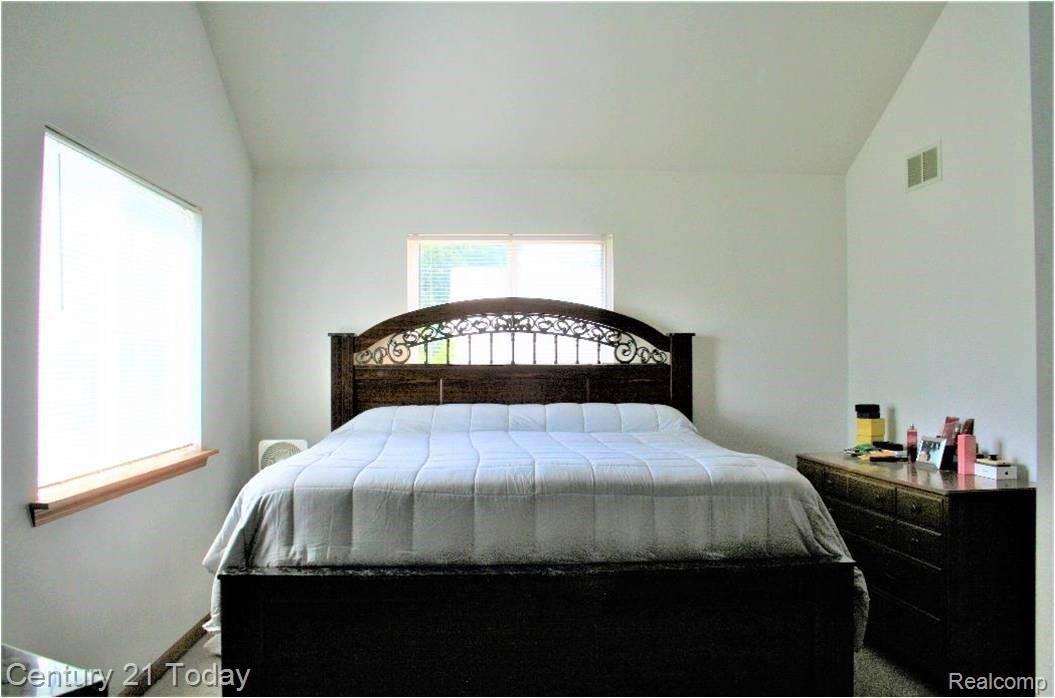 118-116 Rathbone Street Mount Clemens, MI 48043 - Photo 16 of 43 25.jpg
