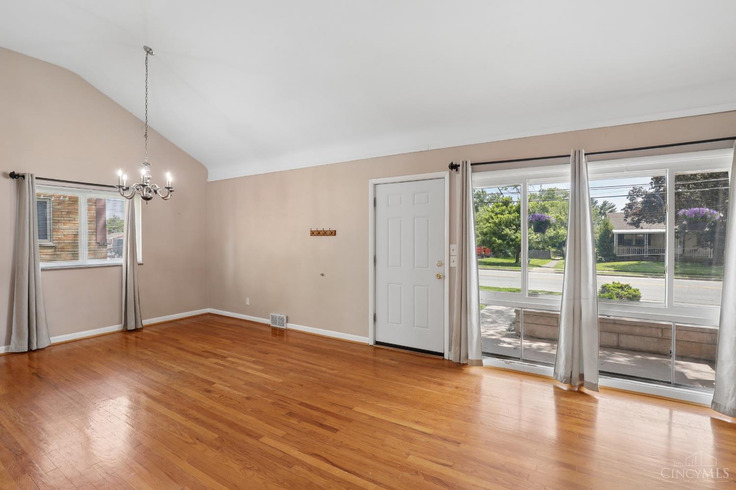 5646 Lawrence Road Cincinnati, OH 45248 - Photo 5 of 39 Gallery Image 5