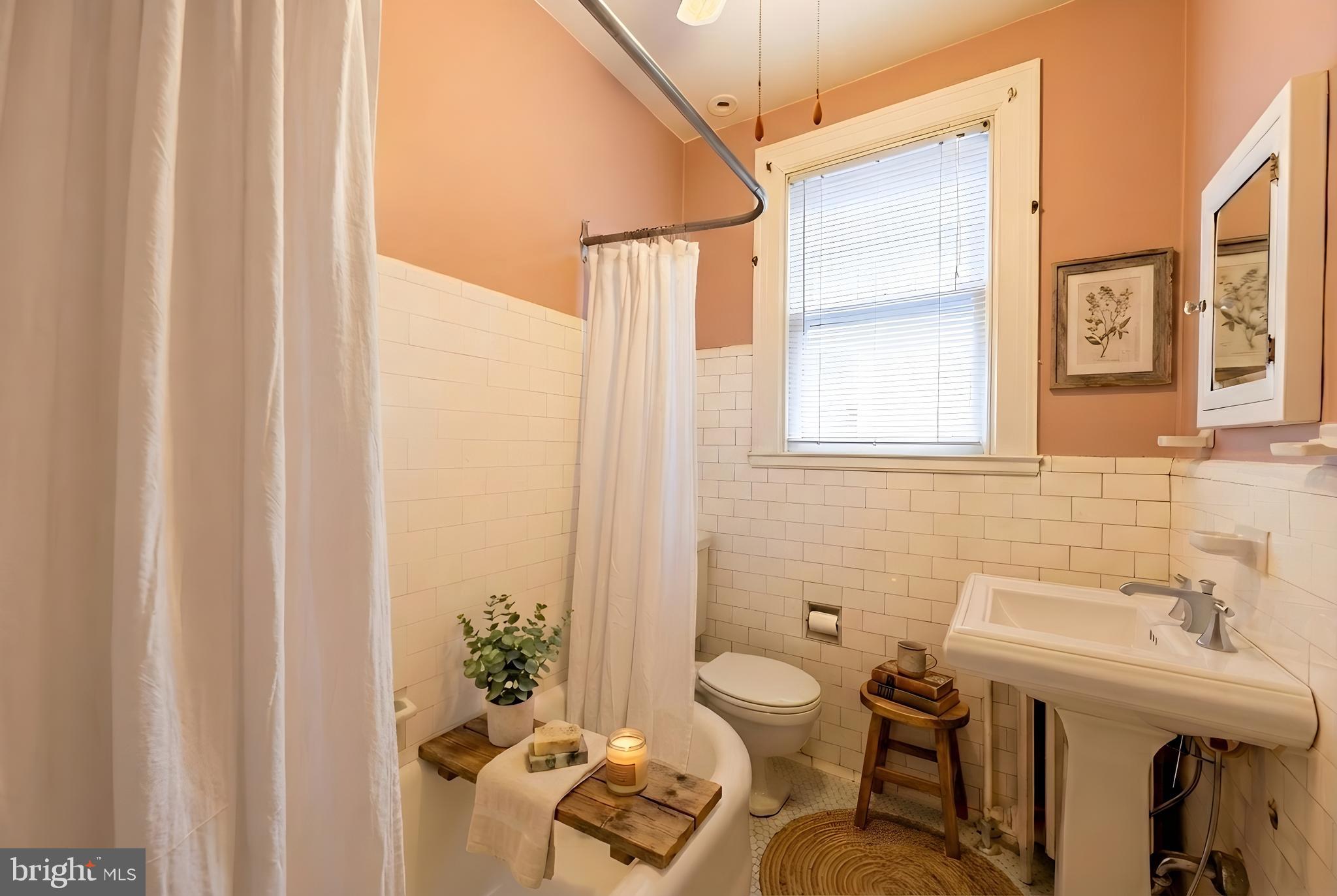 706 Anneslie Road Baltimore, MD 21212 - Photo 30 of 56 Main Level Full Bath- Staged