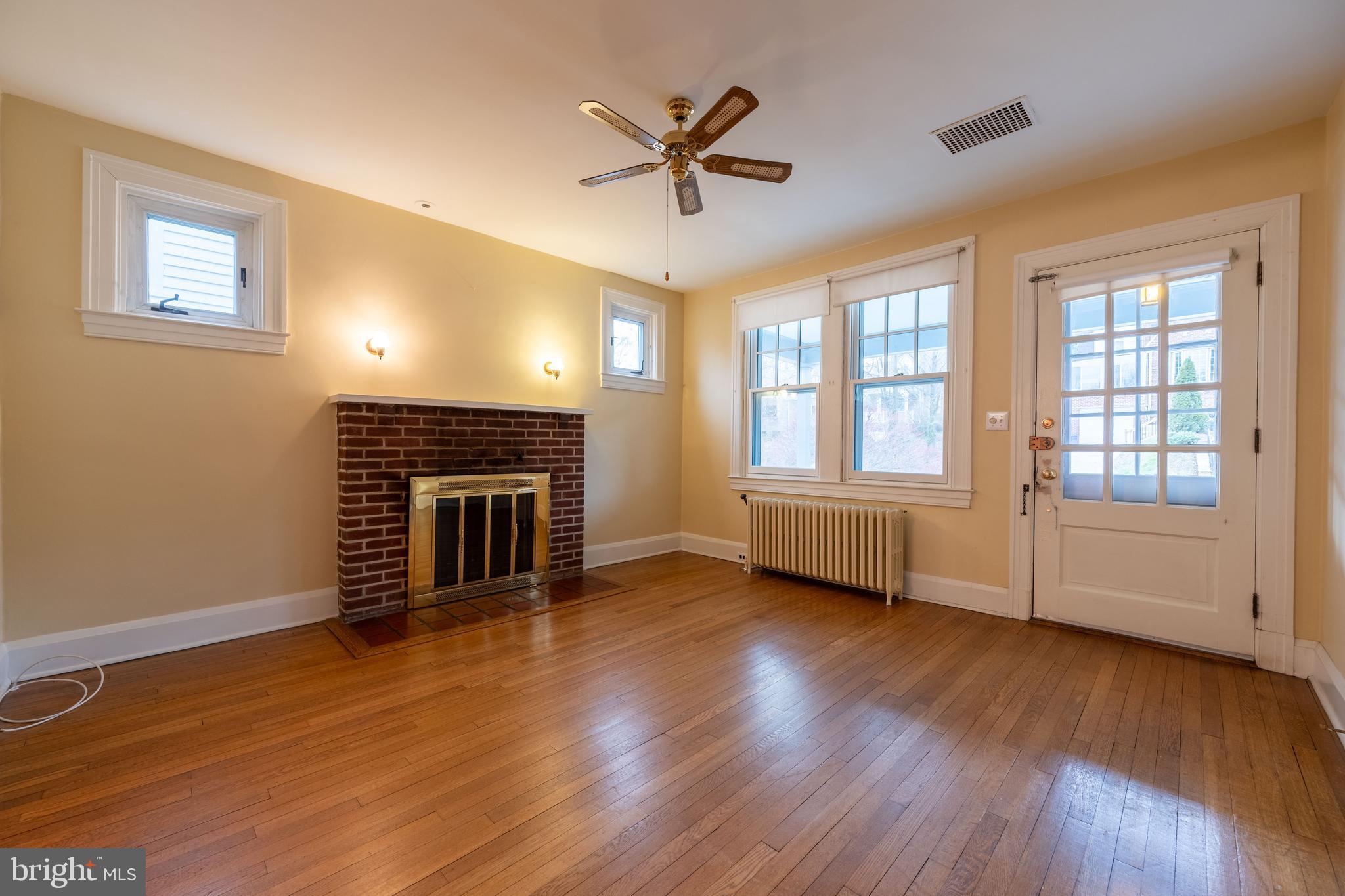 706 Anneslie Road Baltimore, MD 21212 - Photo 7 of 56 Living Room