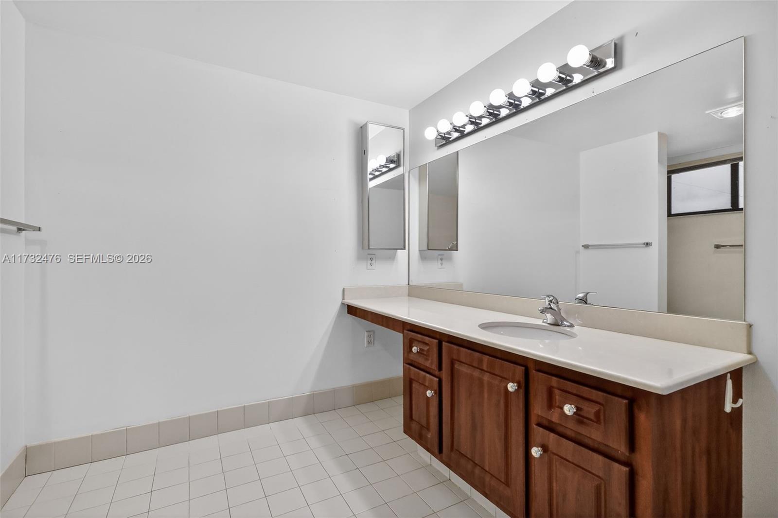 481 Ives Dairy Road, Unit 1054 Miami, FL 33179 - Photo 18 of 36