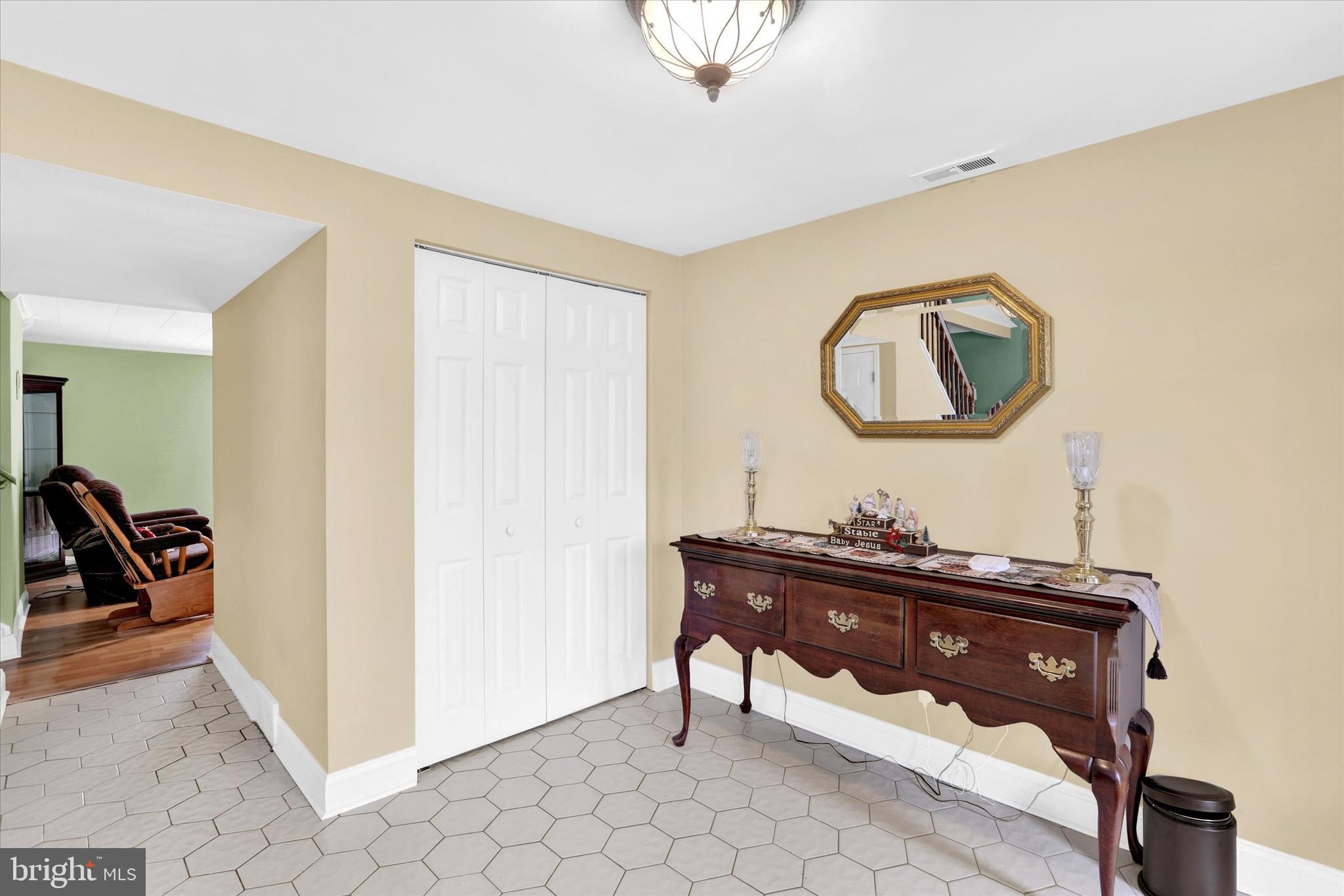 9746 Glenhope Road Philadelphia, PA 19115 - Photo 4 of 32