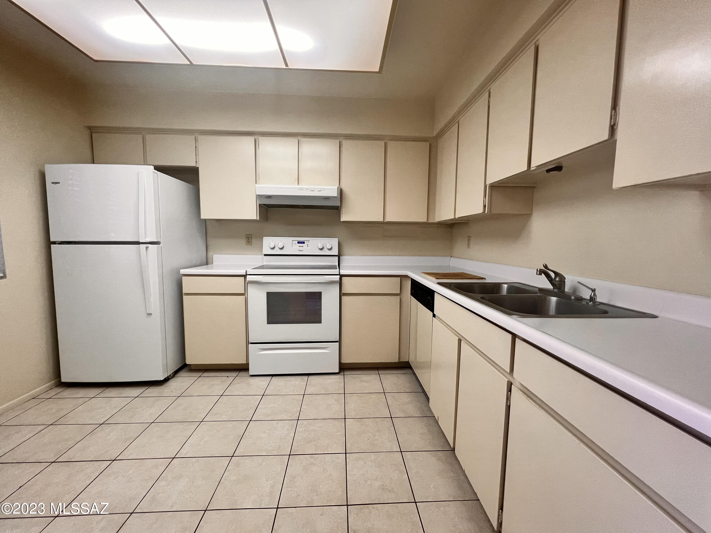 1335 East Fort Lowell Road, Unit B Tucson, AZ 85719 - Photo 2 of 14