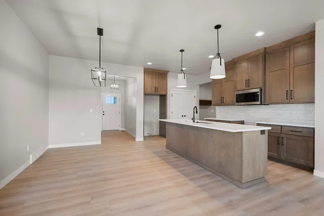 $489,900 | 2882 Howard Cmns, Howard, WI 54313