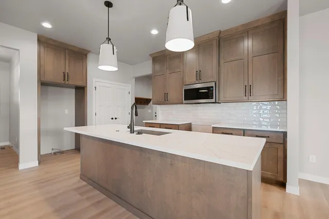 $489,900 | 2882 Howard Cmns, Howard, WI 54313