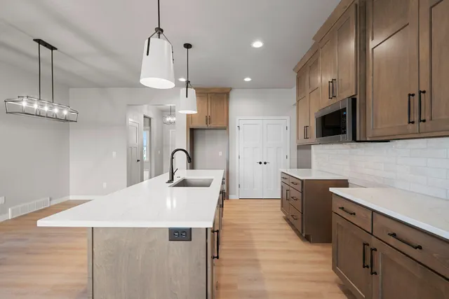 $489,900 | 2882 Howard Cmns, Howard, WI 54313