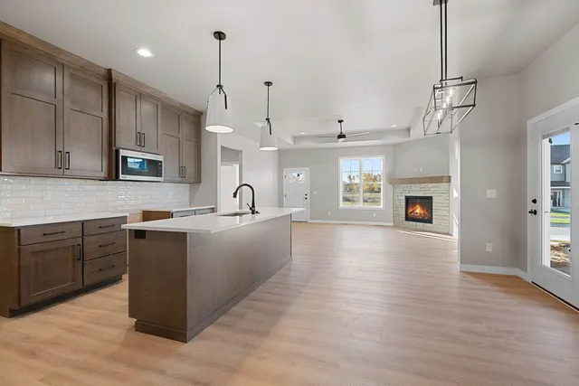 $489,900 | 2882 Howard Cmns, Howard, WI 54313