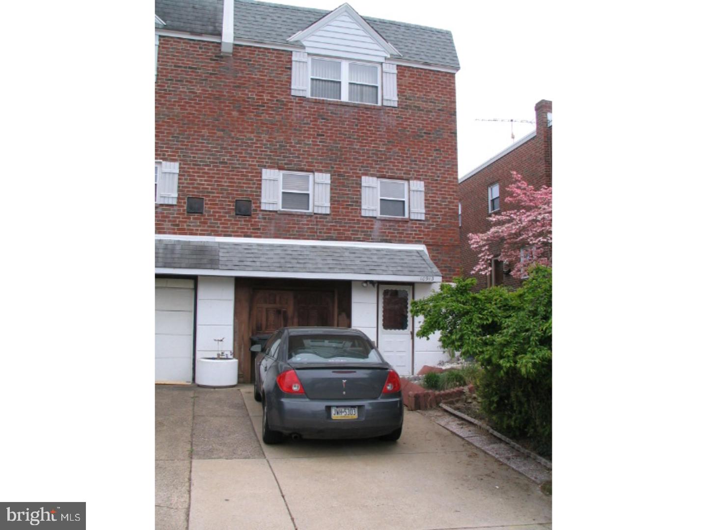 10913 Lockart Road Philadelphia, PA 19116 - Photo 3 of 10 Gallery Image 3