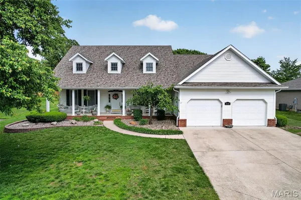 $449,900 | 1640 Indian Creek Drive, Lebanon, MO 65536