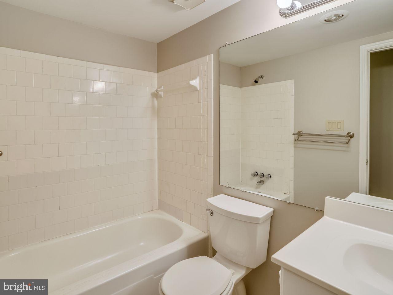 142 Georgetown Road, Unit 12 Annapolis, MD 21403 - Photo 42 of 52 Second Full Bath
