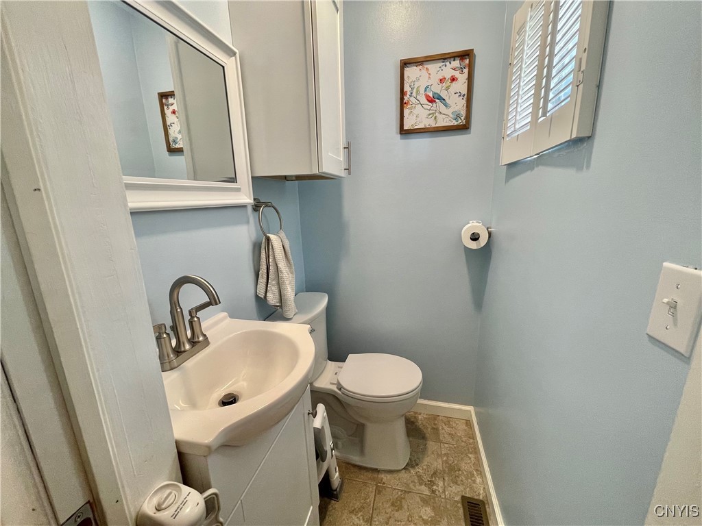 86 West Oneida Street Oswego, NY 13126 - Photo 15 of 37