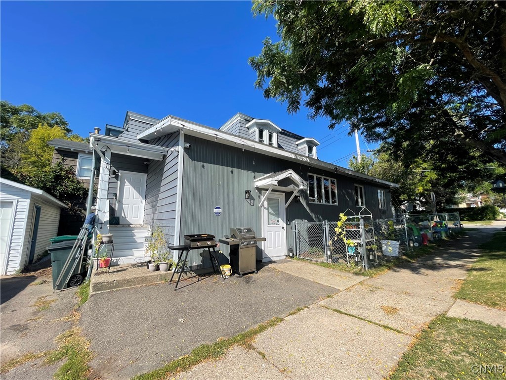 86 West Oneida Street Oswego, NY 13126 - Photo 3 of 37
