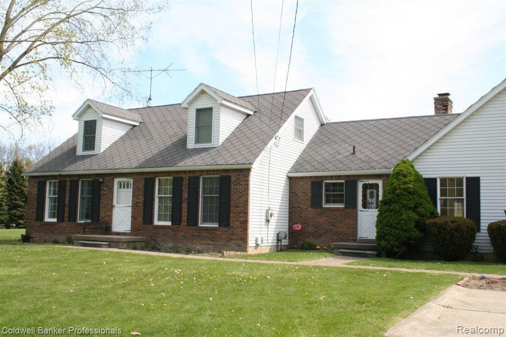 11296 Runyan Lake Road Fenton, MI 48430 - Photo 1 of 18 11296 Runyan Lake Rd Front View.