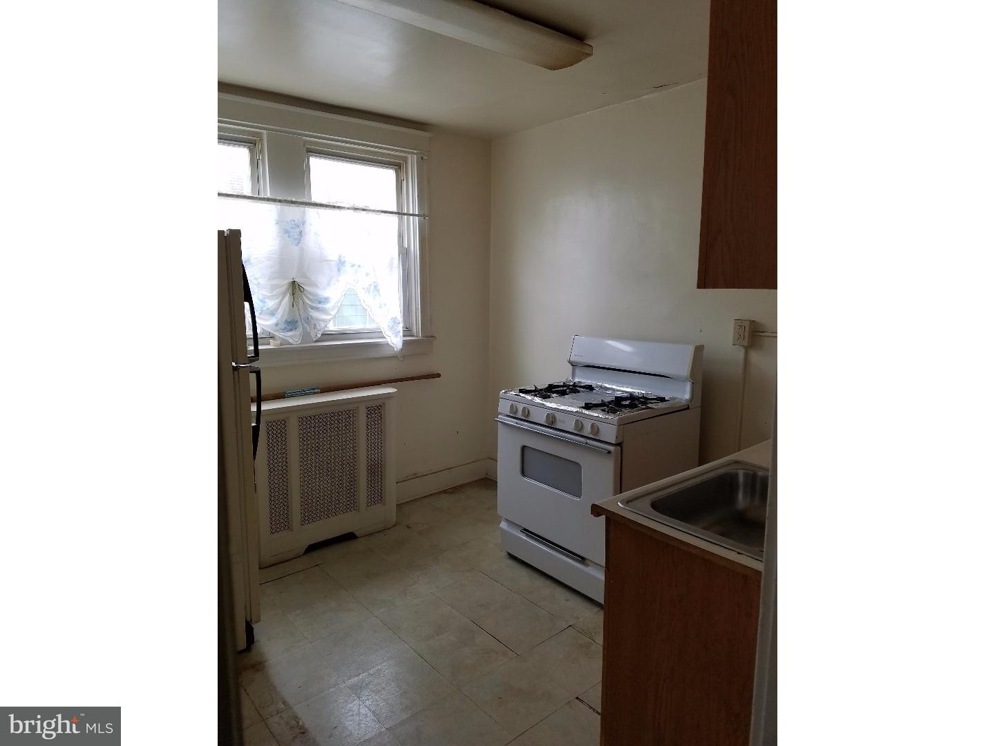 436 Woodcliffe Road Upper Darby, PA 19082 - Photo 3 of 8