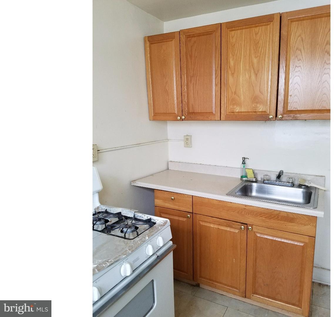 436 Woodcliffe Road Upper Darby, PA 19082 - Photo 4 of 8