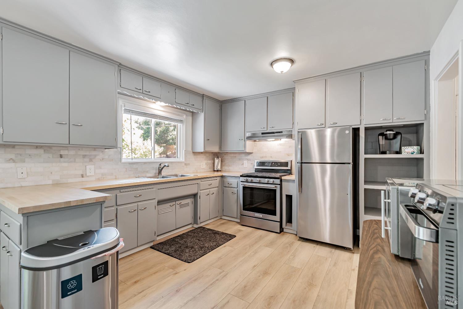 209 Decoe Street Santa Rosa, CA 95401 - Photo 8 of 22