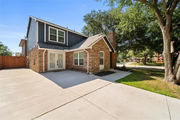 $435,000 | 800 Spicewood Court, Irving, TX 75063