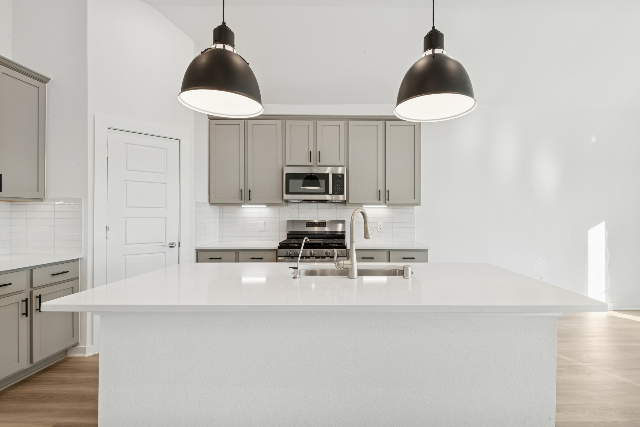 32107 Morning Luster Court Fulshear, TX 77441 - Photo 4 of 41