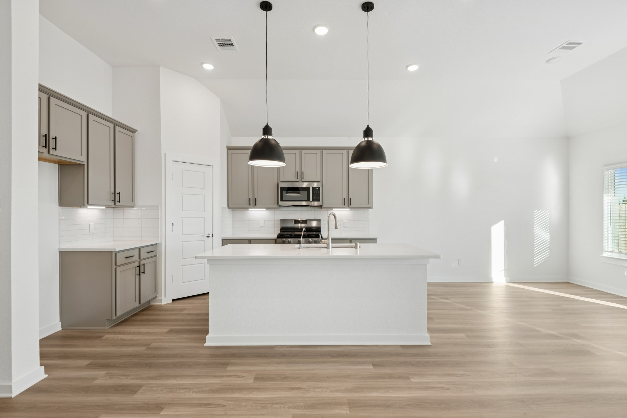 32107 Morning Luster Court Fulshear, TX 77441 - Photo 5 of 41