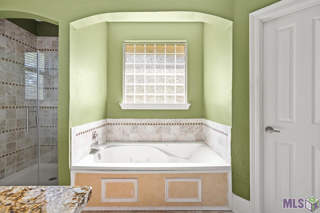 12221 Hampton Village Avenue Baton Rouge, LA 70818 - Photo 13 of 23
